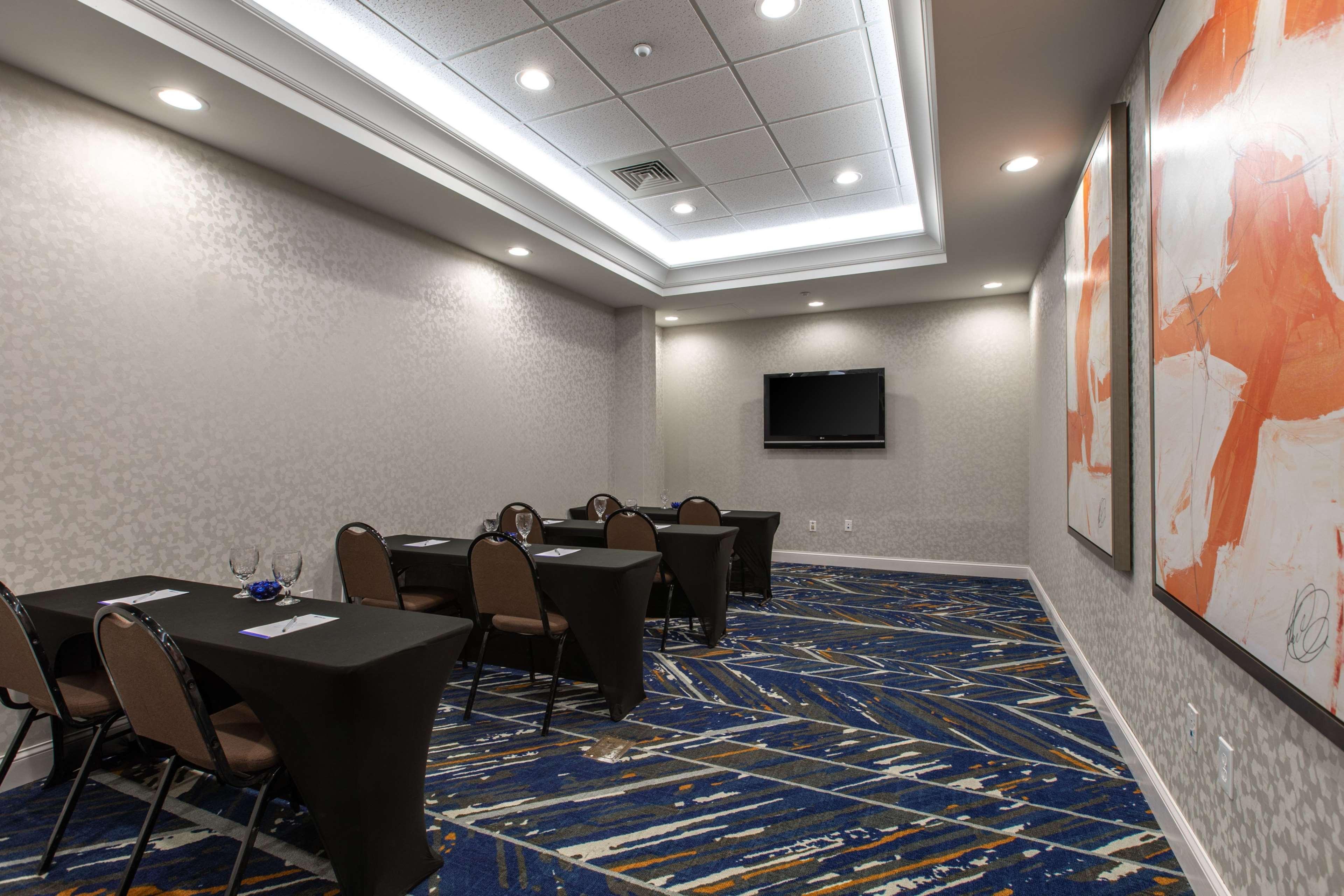 Hilton Garden Inn Линчберг Экстерьер фото