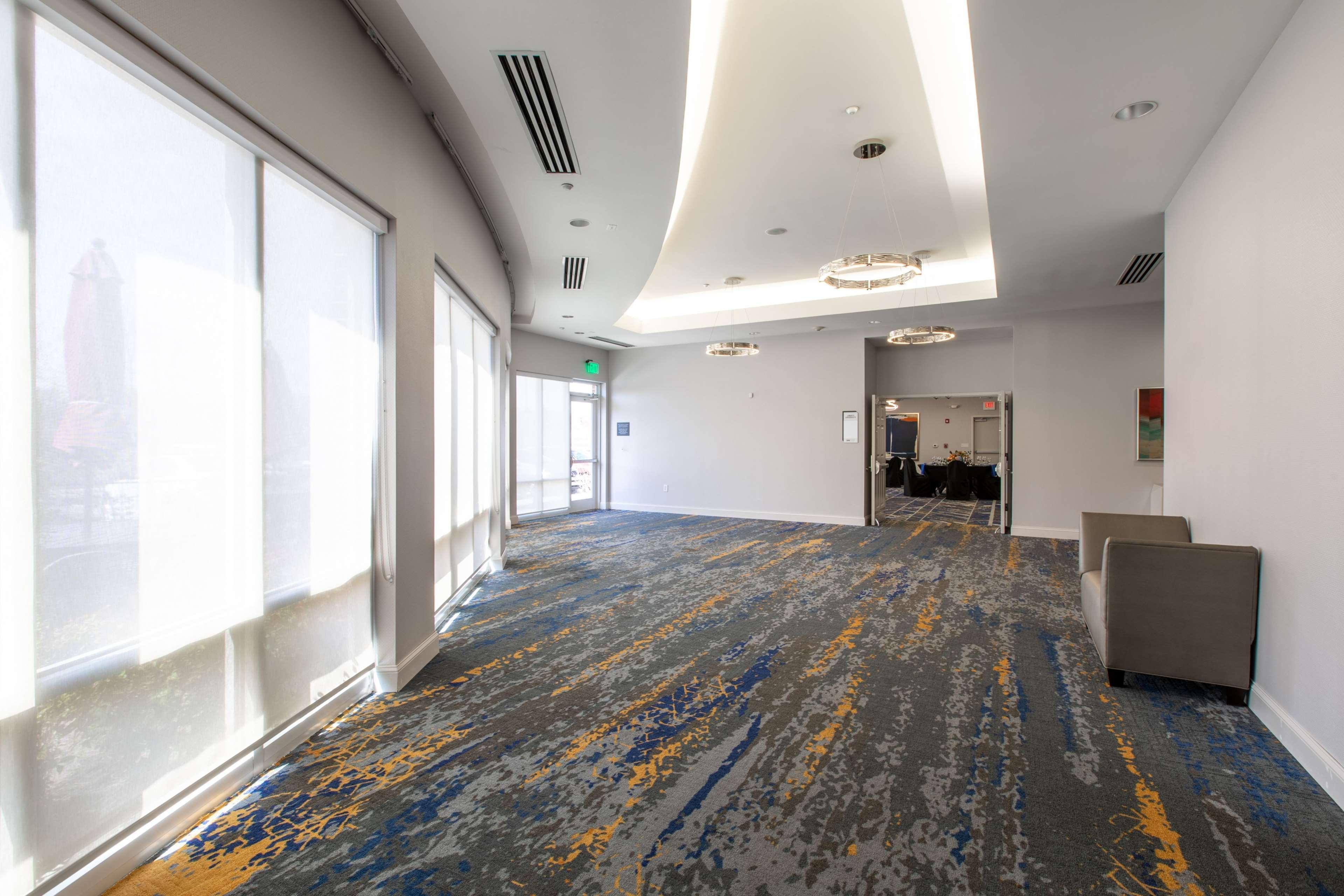 Hilton Garden Inn Линчберг Экстерьер фото