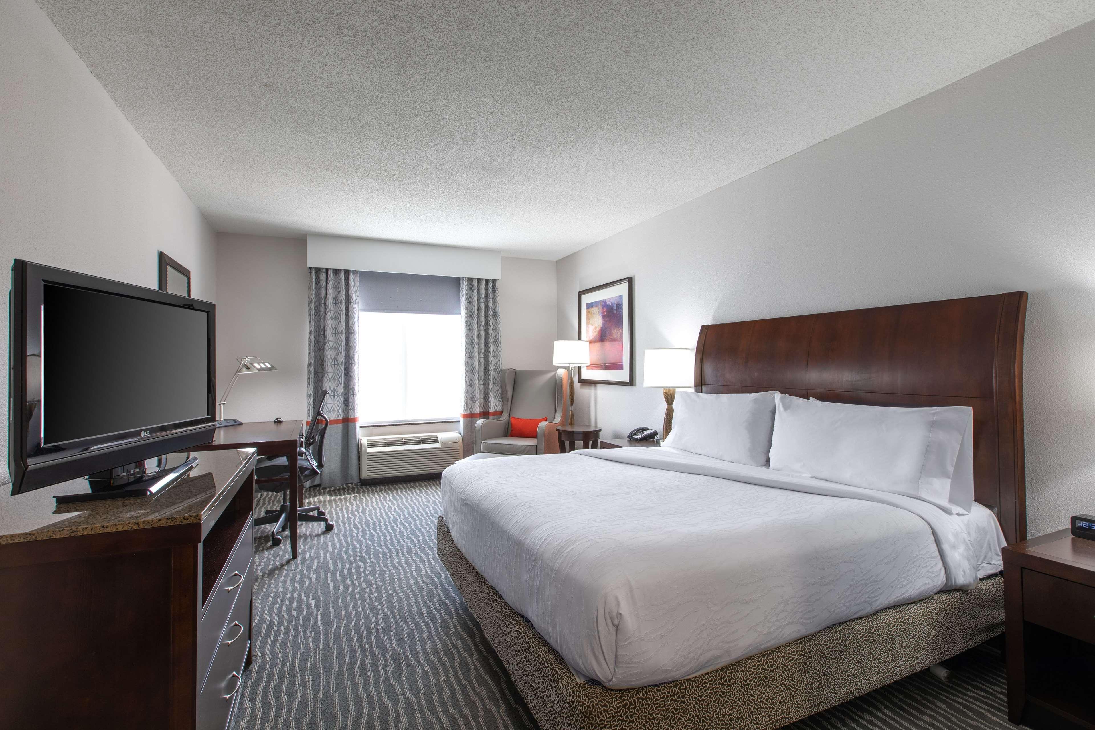 Hilton Garden Inn Линчберг Экстерьер фото
