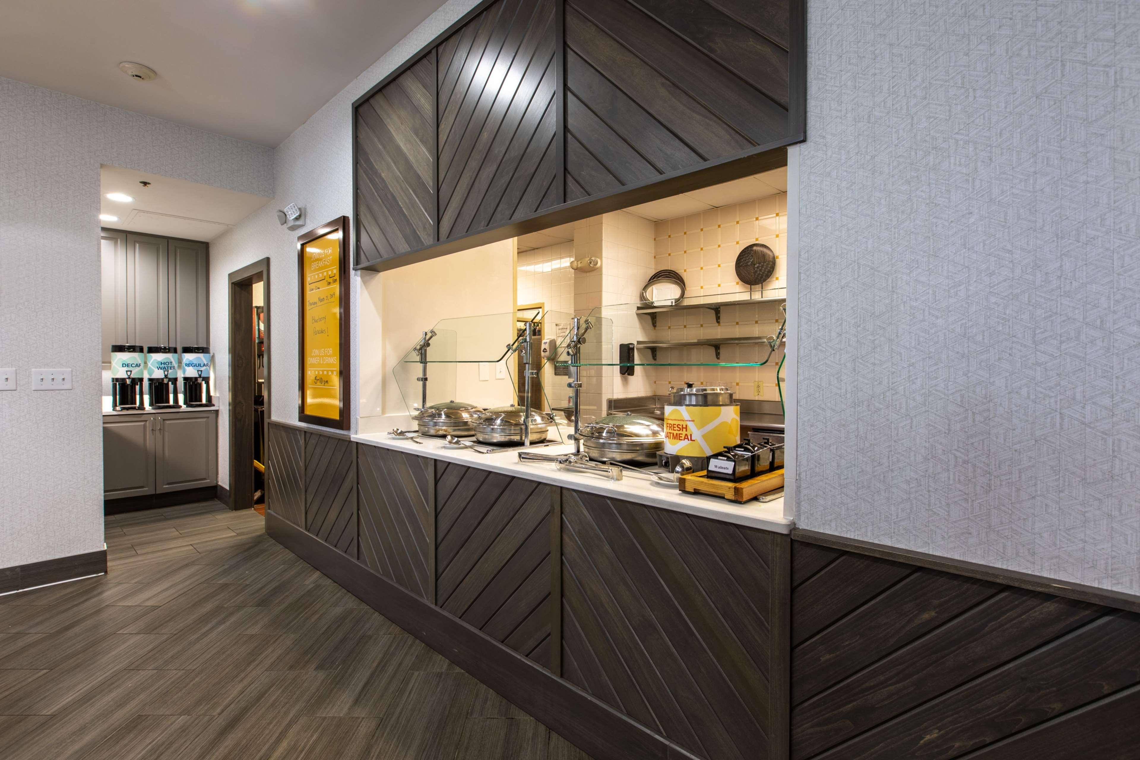 Hilton Garden Inn Линчберг Экстерьер фото